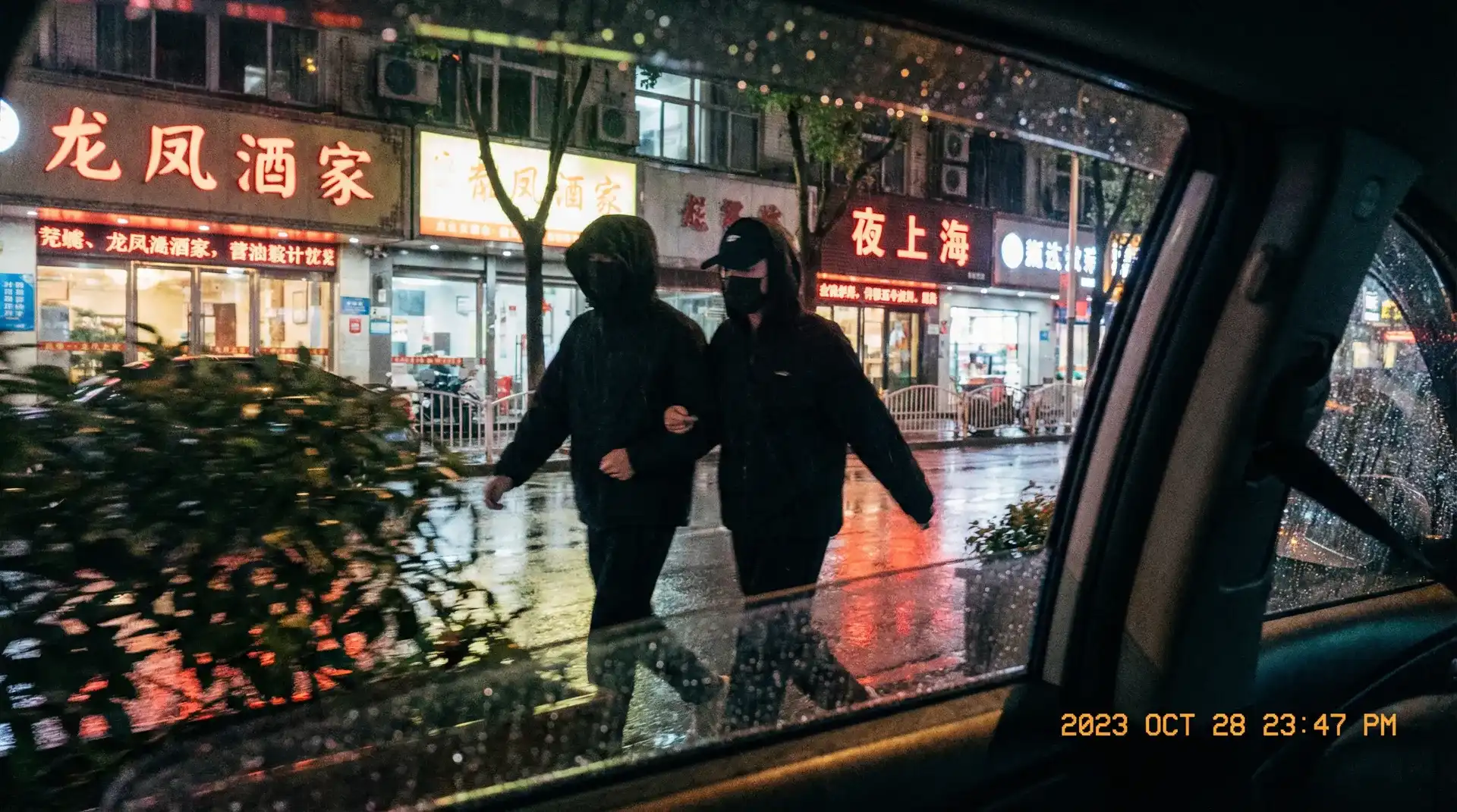 小视频 - 热门视频与首页内容汇总 - 顶流明星深夜密会现场抓拍照片